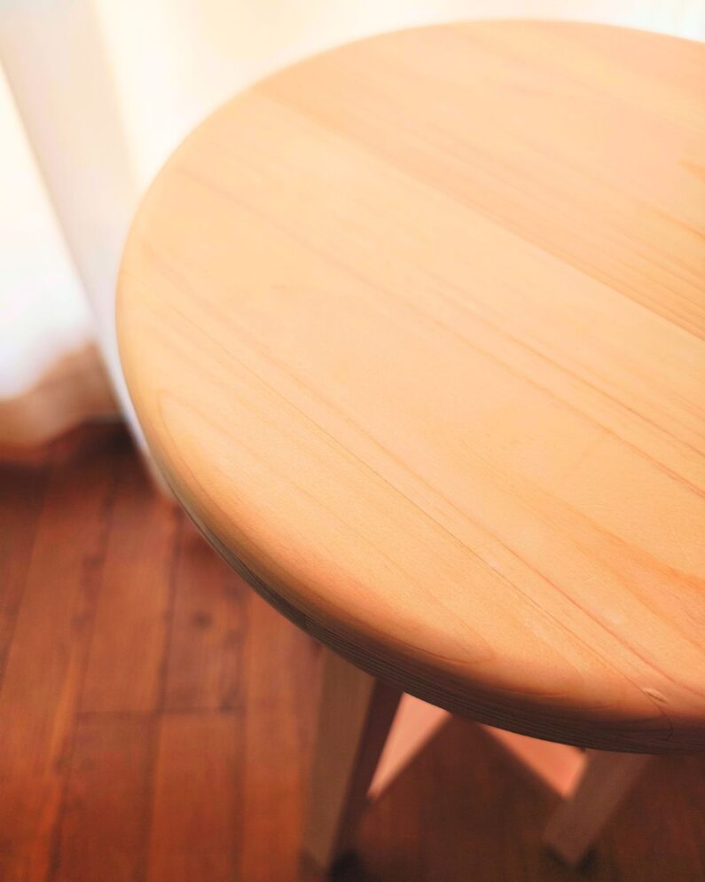 木製スツール 無垢材 座面の木目の質感